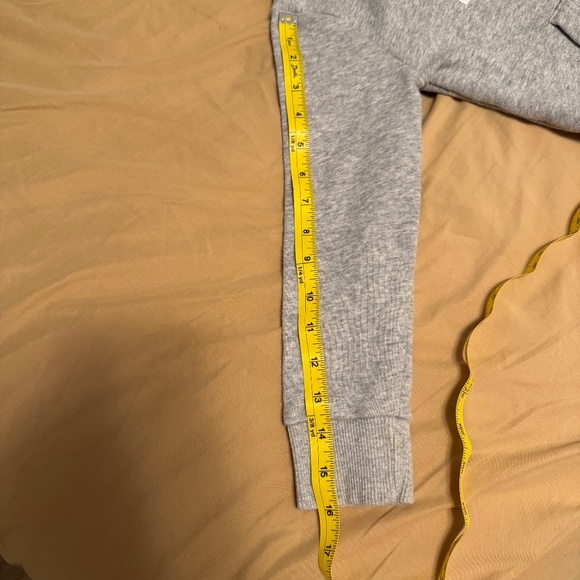 grey hoodie sweater brand puma for boy size 5-6years old - Picture 3 of 5